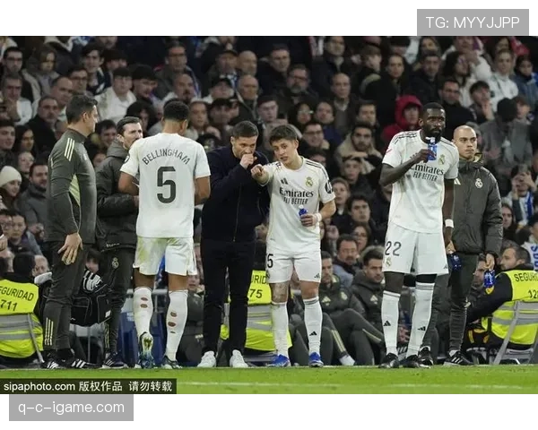 西甲豪门夏季大洗牌，巨星转会风波引球迷热议