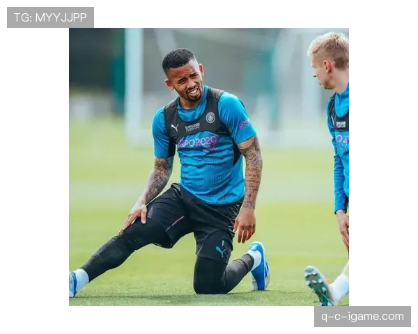 Foden 在训练状态持续提升,为曼城新赛季备战注入活力 Foden 在训练状态持续提升,为曼城新赛季备战注入活力