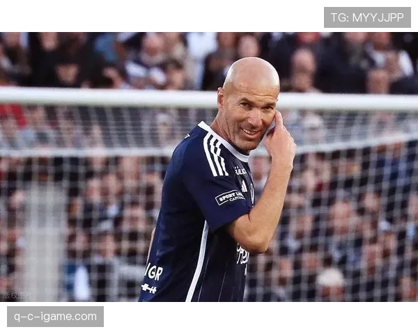 齐达内在执教生涯中的表现持续提升,塑造现代足球的传奇教练形象 齐达内在执教生涯中的表现持续提升,塑造现代足球的传奇教练形象